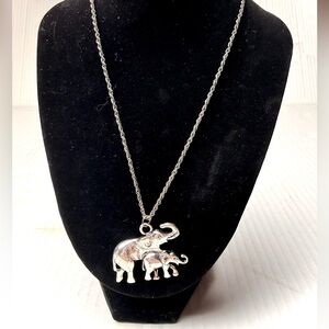 Elephant Mama & Baby Necklace Silver Tone 3D Design Mother & Child Symbol Love